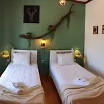 Low-Budget Cozy 3 Bedroom Apt Апартаменты