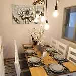 Апартаменты Low-Budget Cozy 3 Bedroom Apt