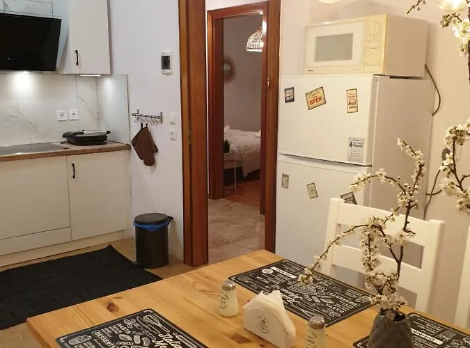 Cozy 3 Bedroom Apartment